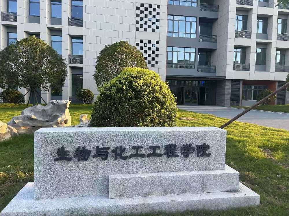 尼木县扬州职业大学体育场高杆灯项目